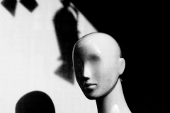 Shop-win-dow-mannequin-BnW