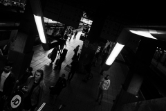 victoria-station-bustle-BnW